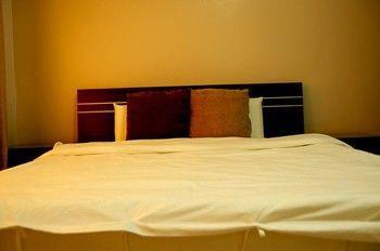 Tancor 3 Residential Suites Себу Экстерьер фото